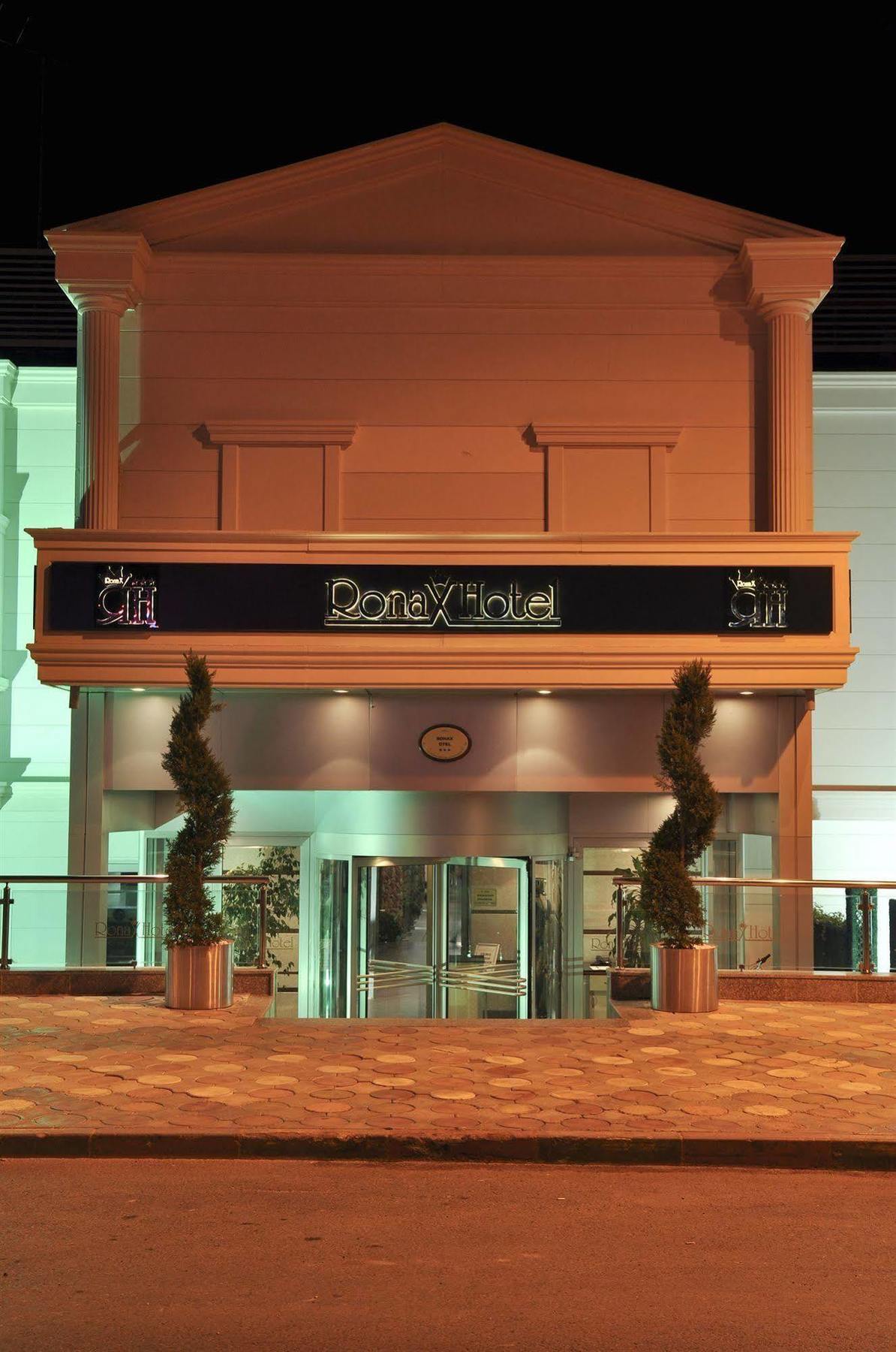 Ronax Hotel 뷰유크체크메스 외부 사진